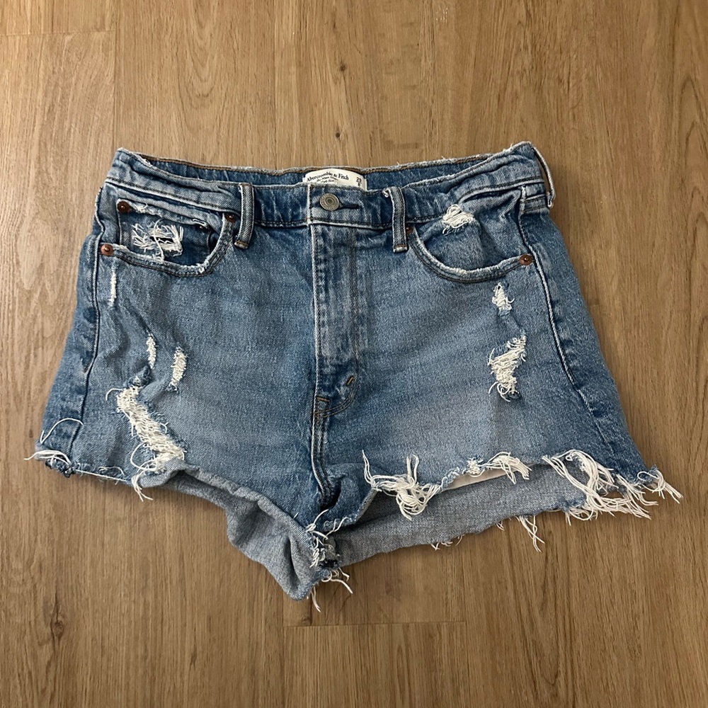 Abercrombie & Fitch Curve Love Mom Short High Rise Distressed High Rise Shorts